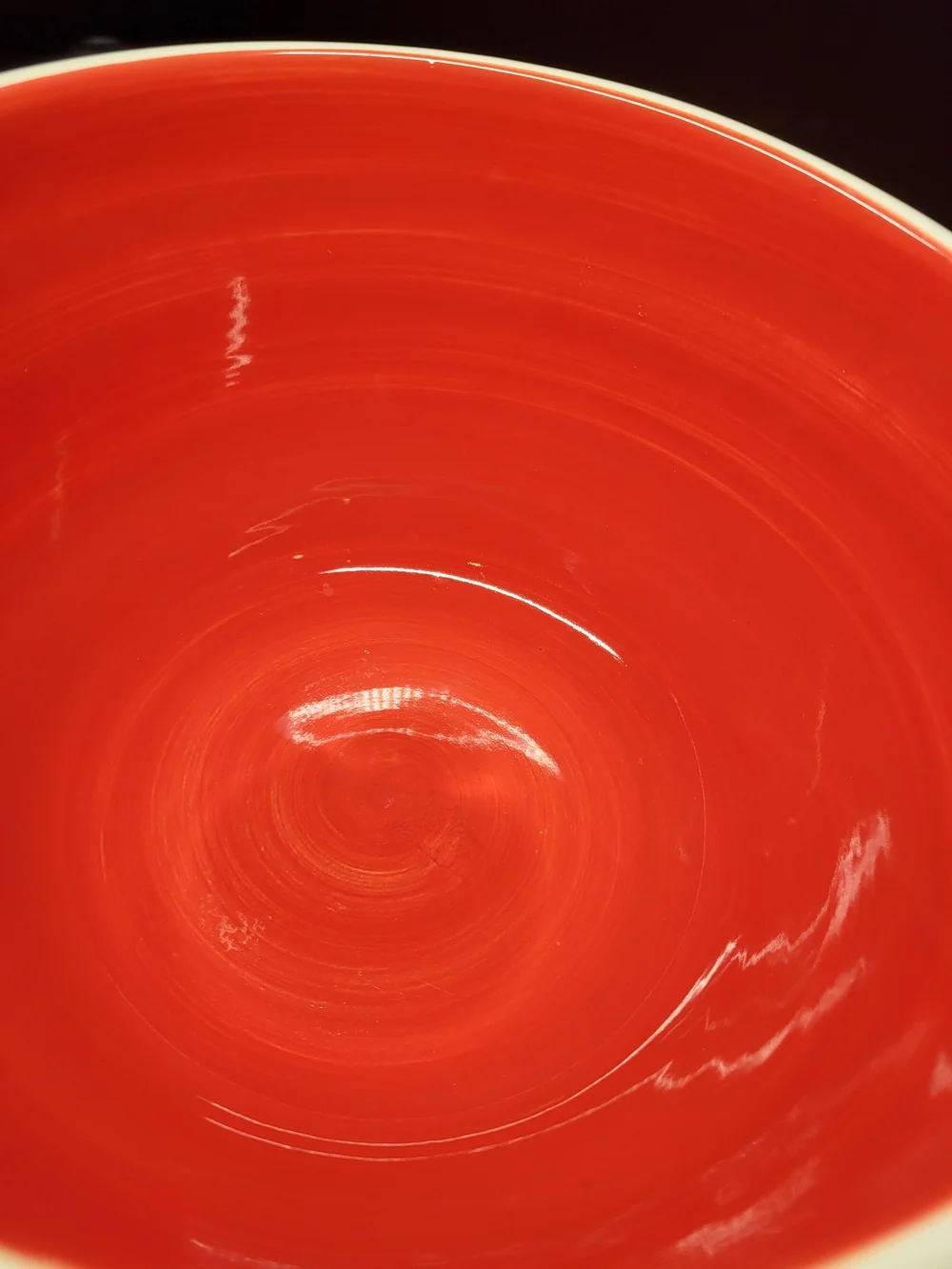 Mayfair & Jackson Two-Tone Ceramic Serving Bowl – White & Vibrant Red Interior - Picture 3 of 6